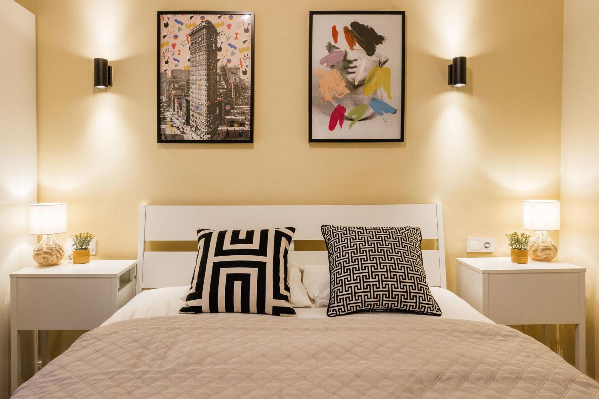 Experience City Nightlife From A Sleek Lavish Pad Apartment Budapest Ngoại thất bức ảnh